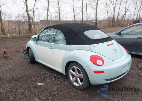 2010 Volkswagen New Beetle 2.5L Final Edition z USA, uszkodzony, nr VIN 3VWRW3AL0AM011141